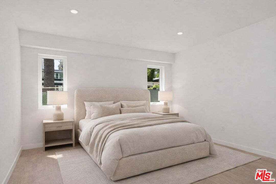 2115 Beachwood Ter