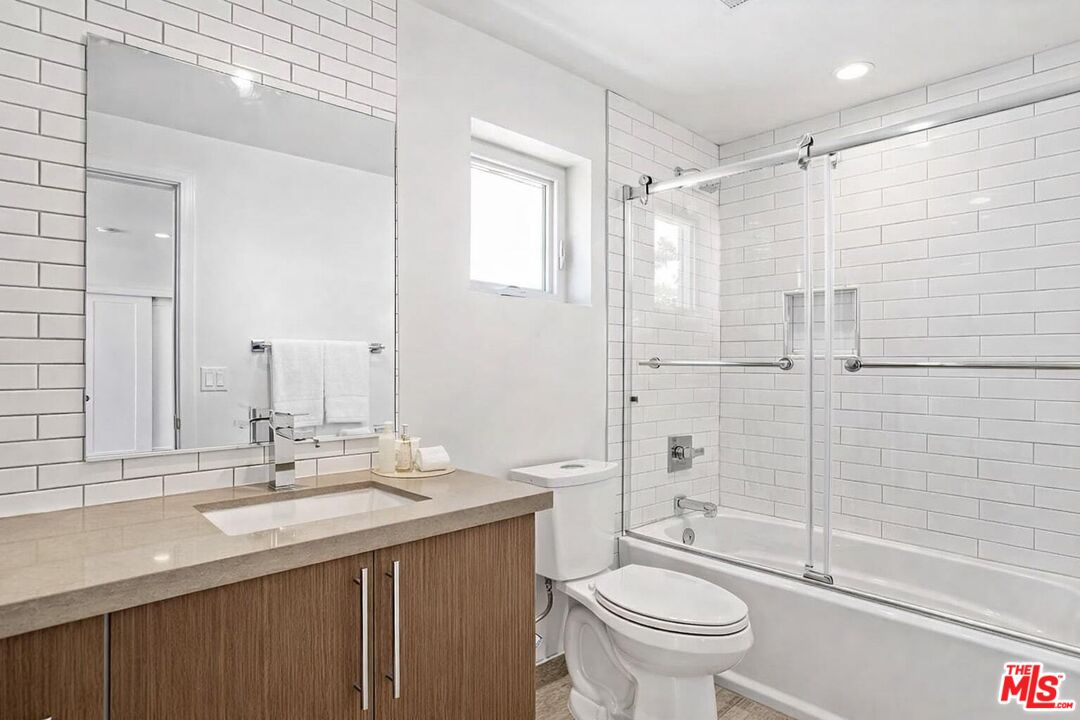 2115 Beachwood Ter
