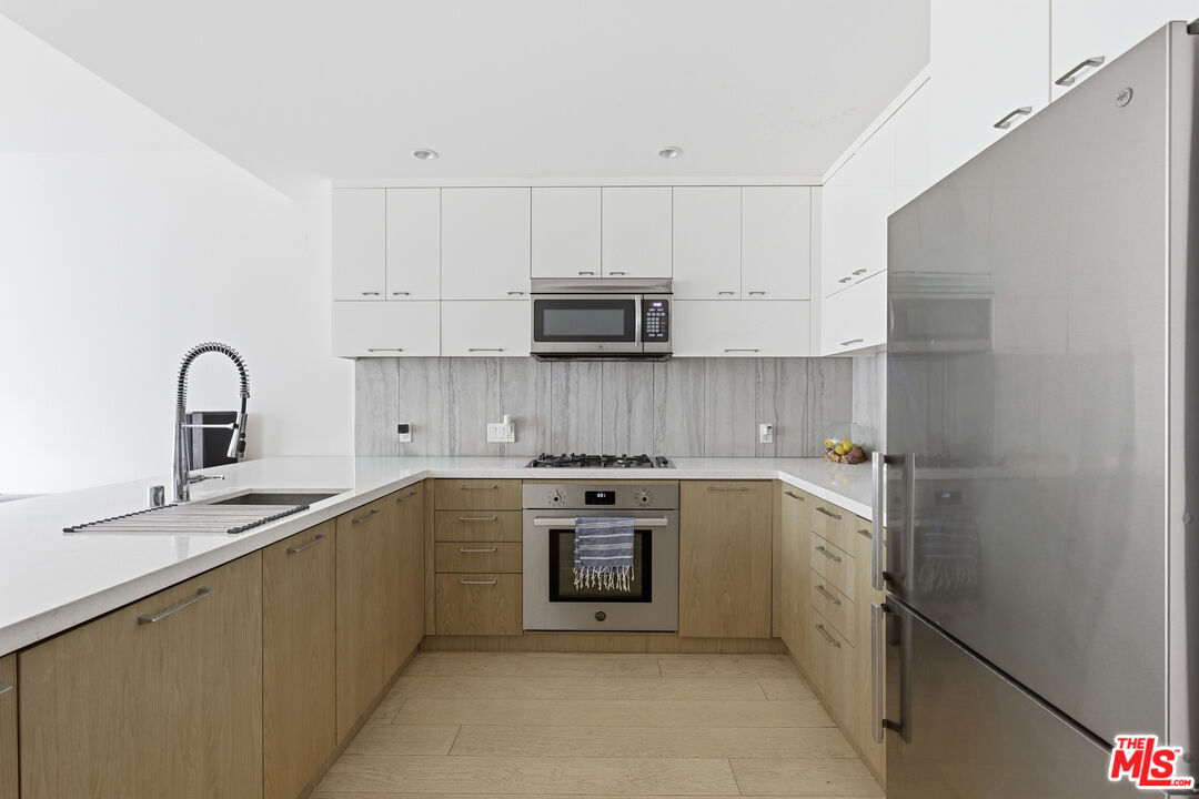 400 S Broadway Unit: 913