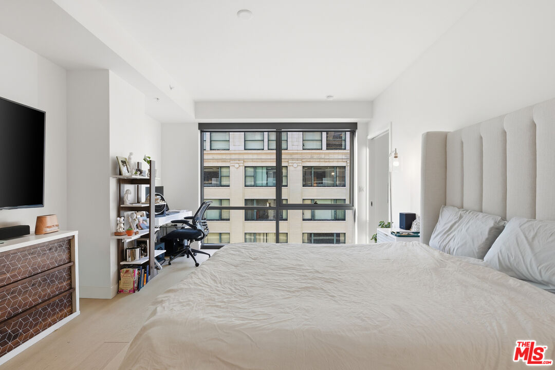 400 S Broadway Unit: 913