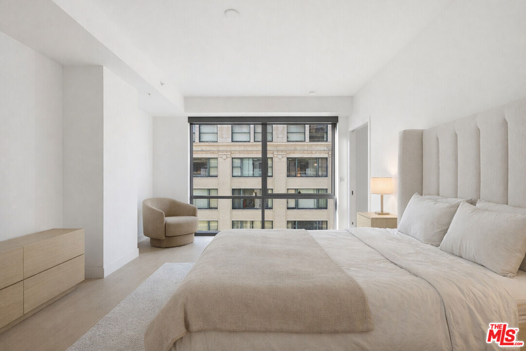 400 S Broadway Unit: 913