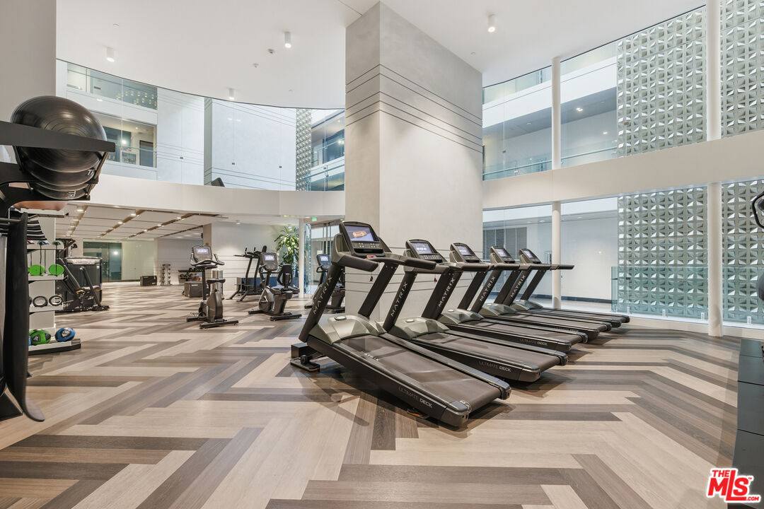 400 S Broadway Unit: 913