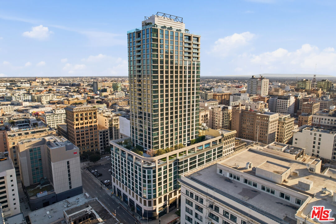 400 S Broadway Unit: 913