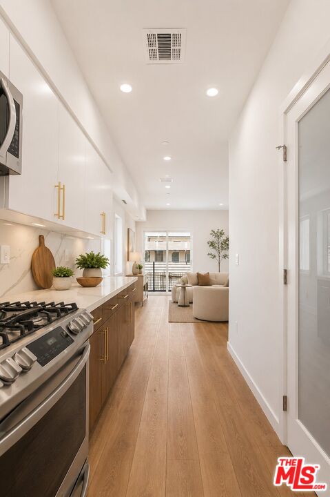 2115 N Beachwood Dr
