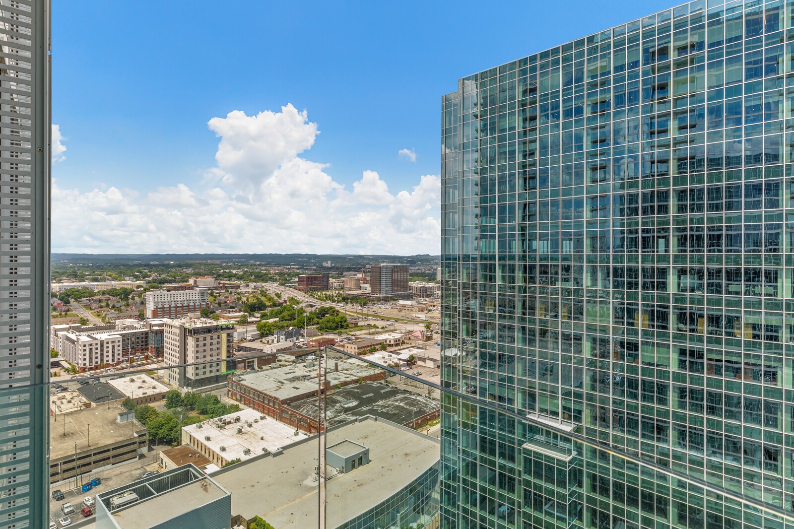 1616 West End Ave Unit: 2007