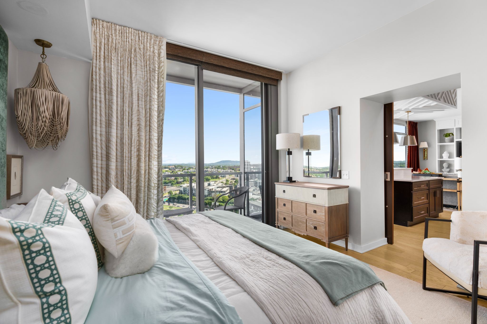 1212 Laurel St #2103