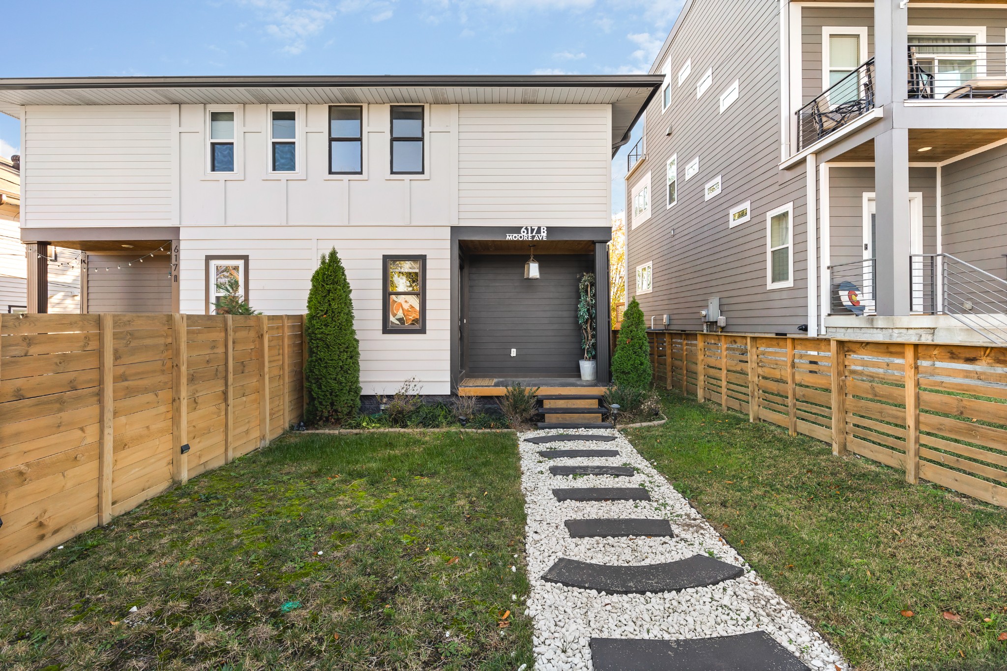 617B Moore Ave