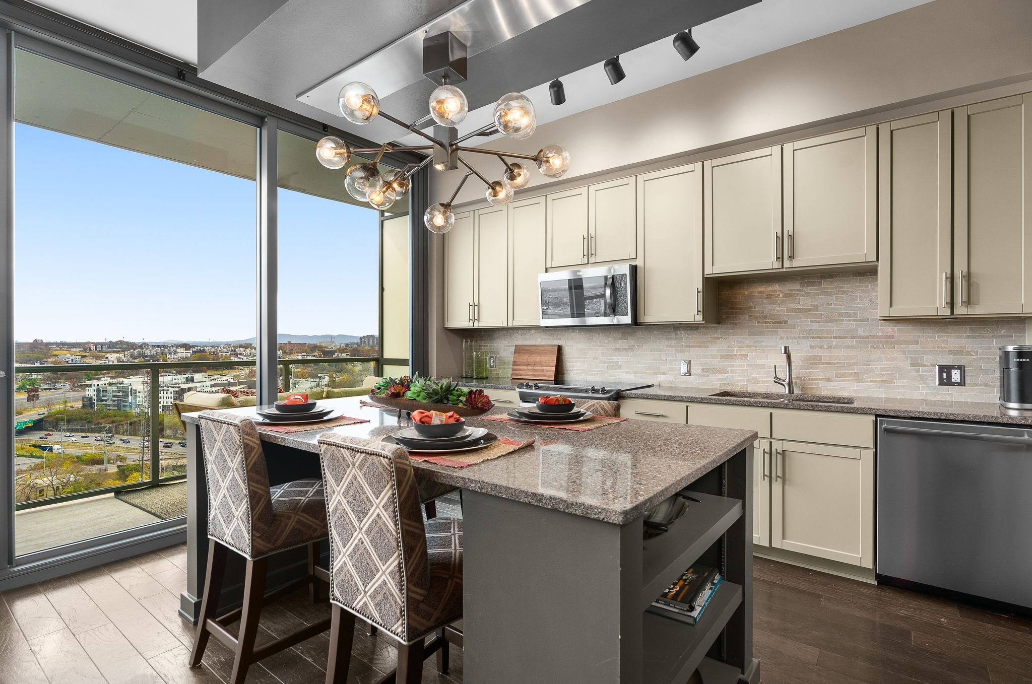 1212 Laurel St #1607