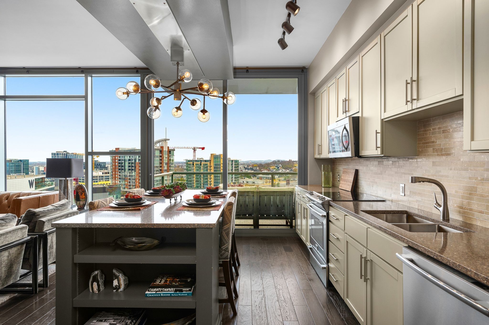 1212 Laurel St #1607