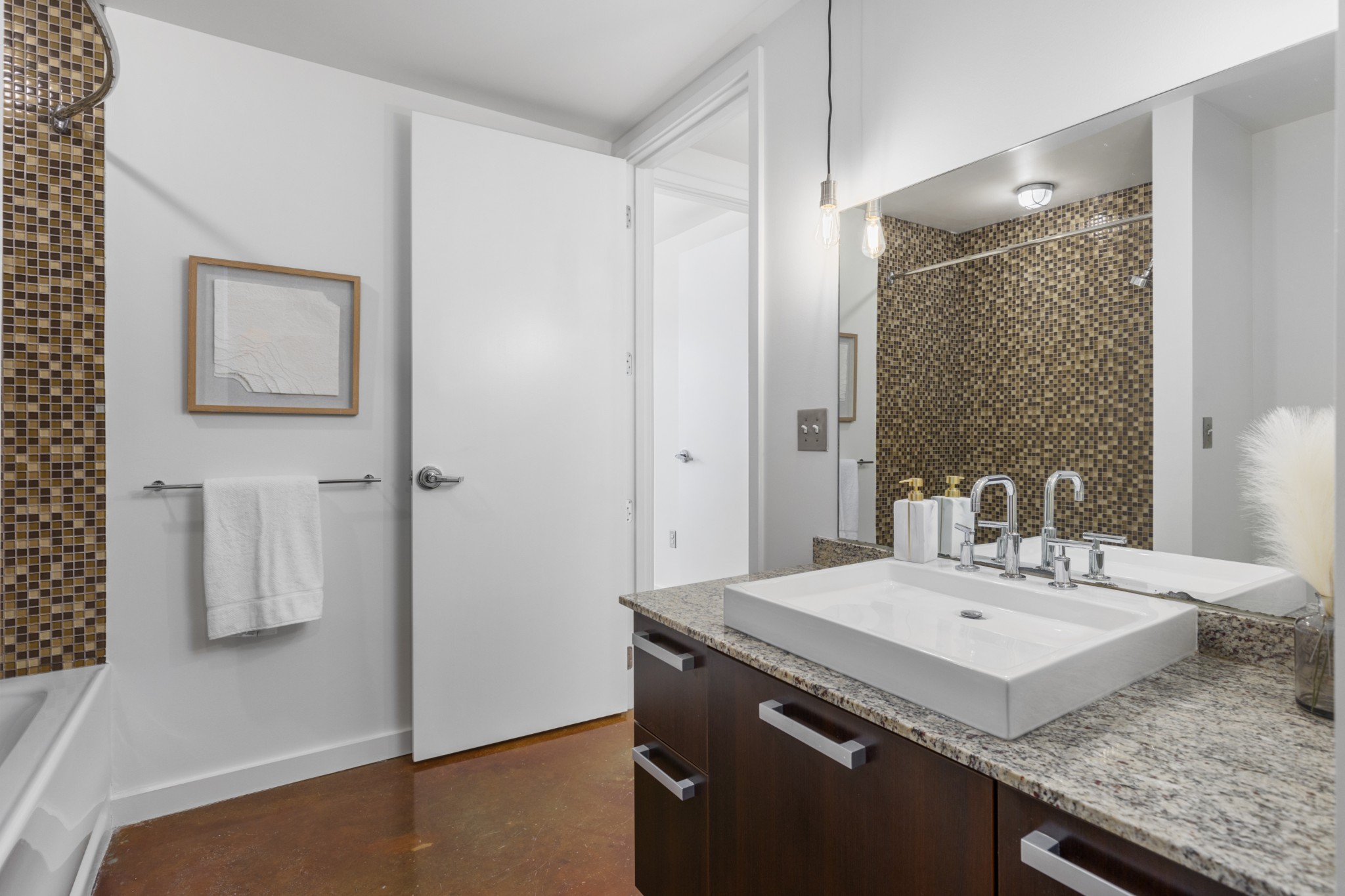 600 12th Ave, S Unit: 1203