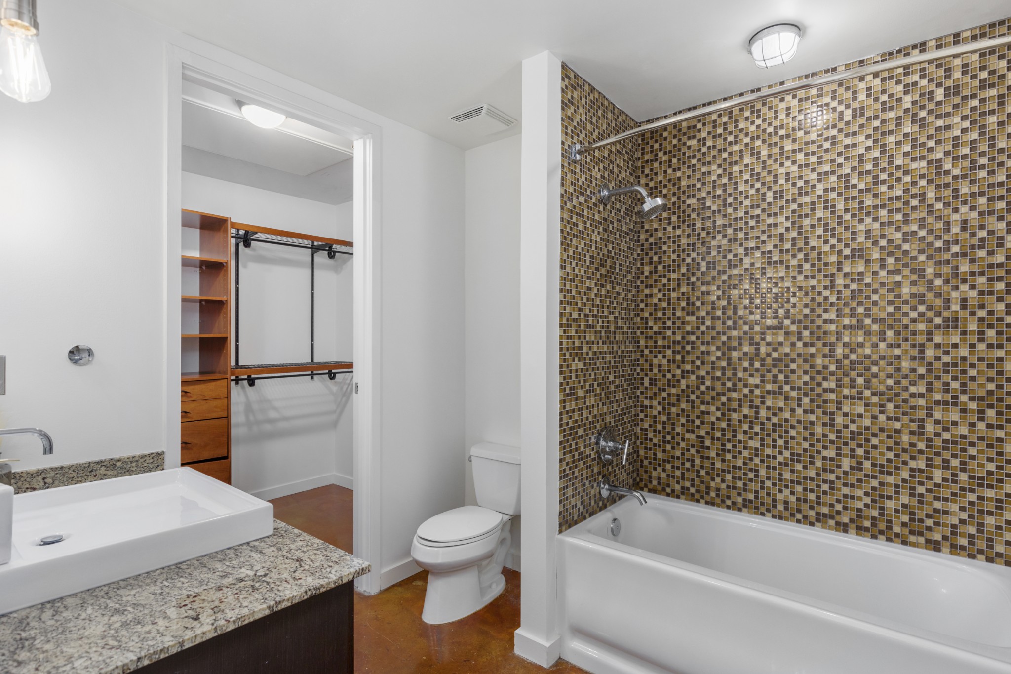 600 12th Ave, S Unit: 1203