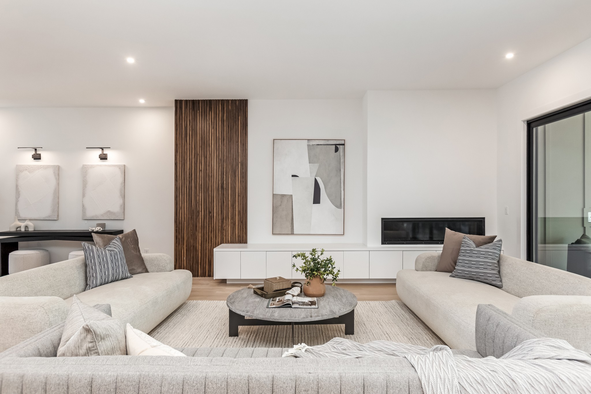 4502B Belmont Park Ter