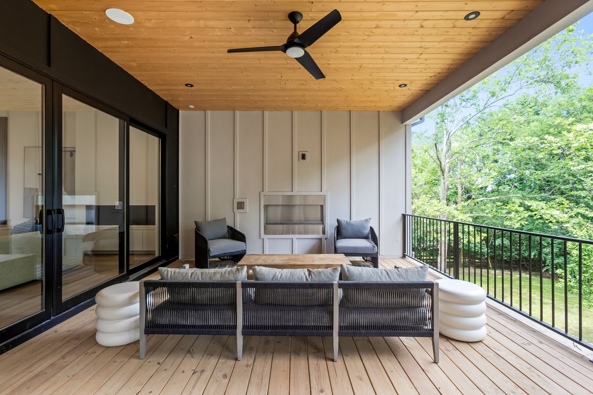 4502B Belmont Park Ter