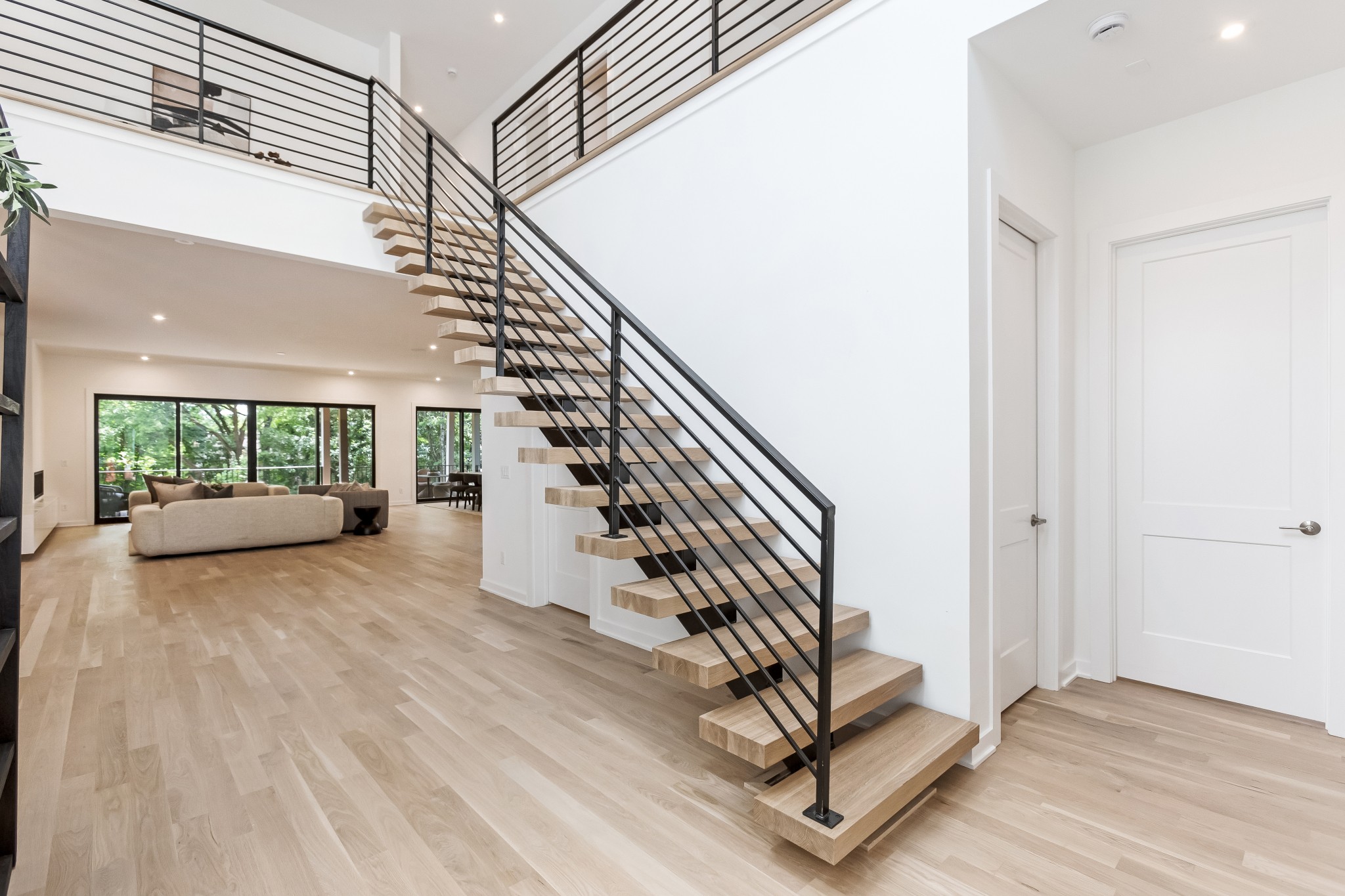 4502B Belmont Park Ter