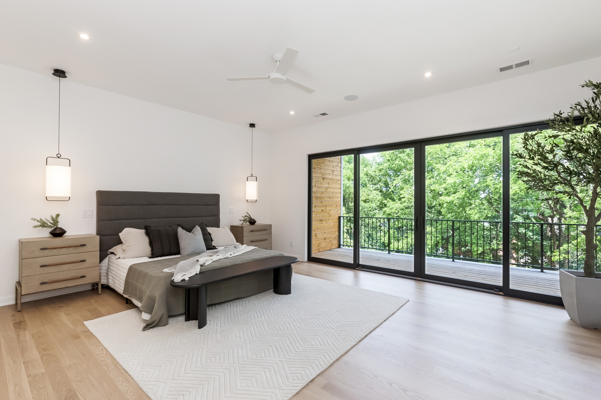 4502B Belmont Park Ter