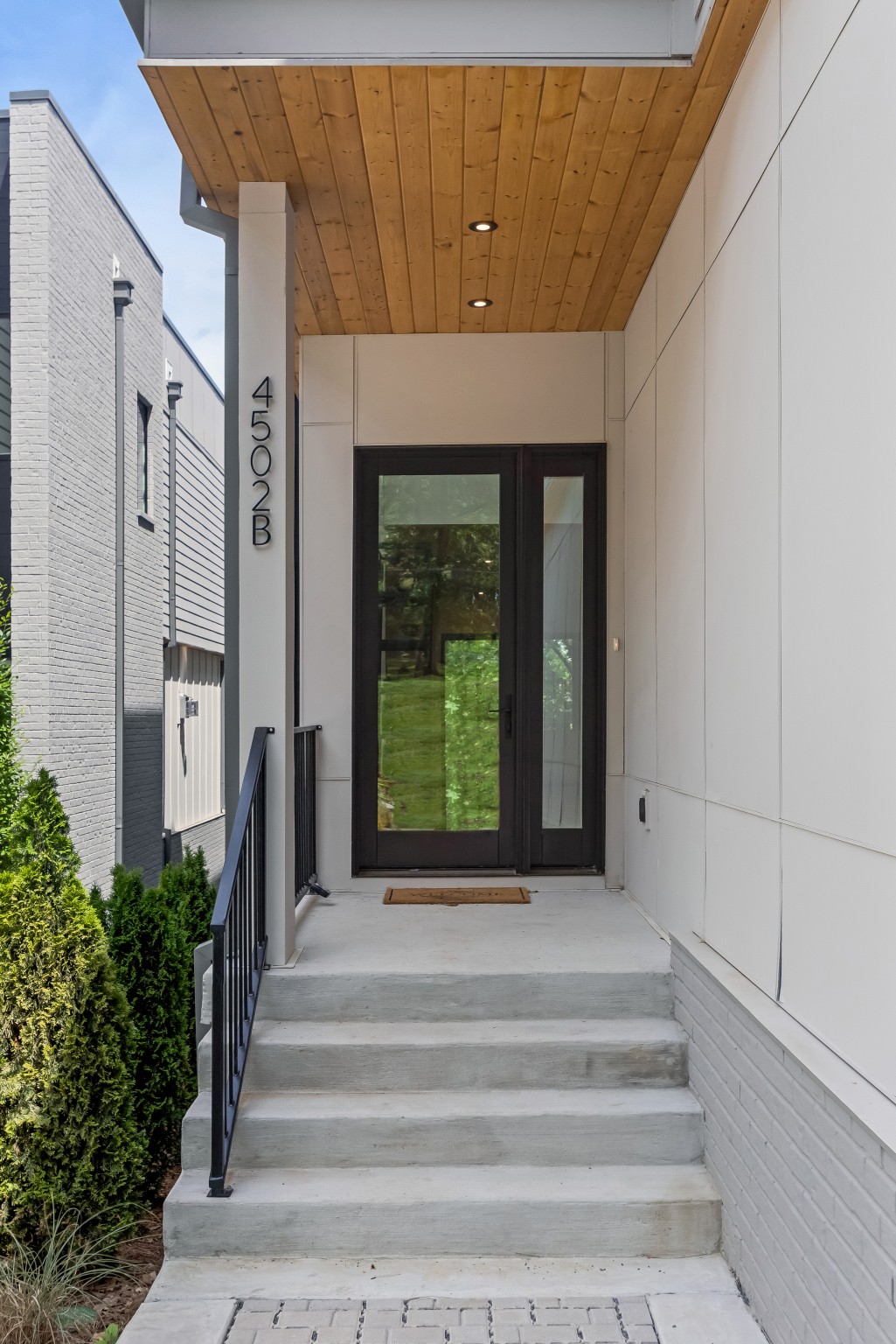 4502B Belmont Park Ter