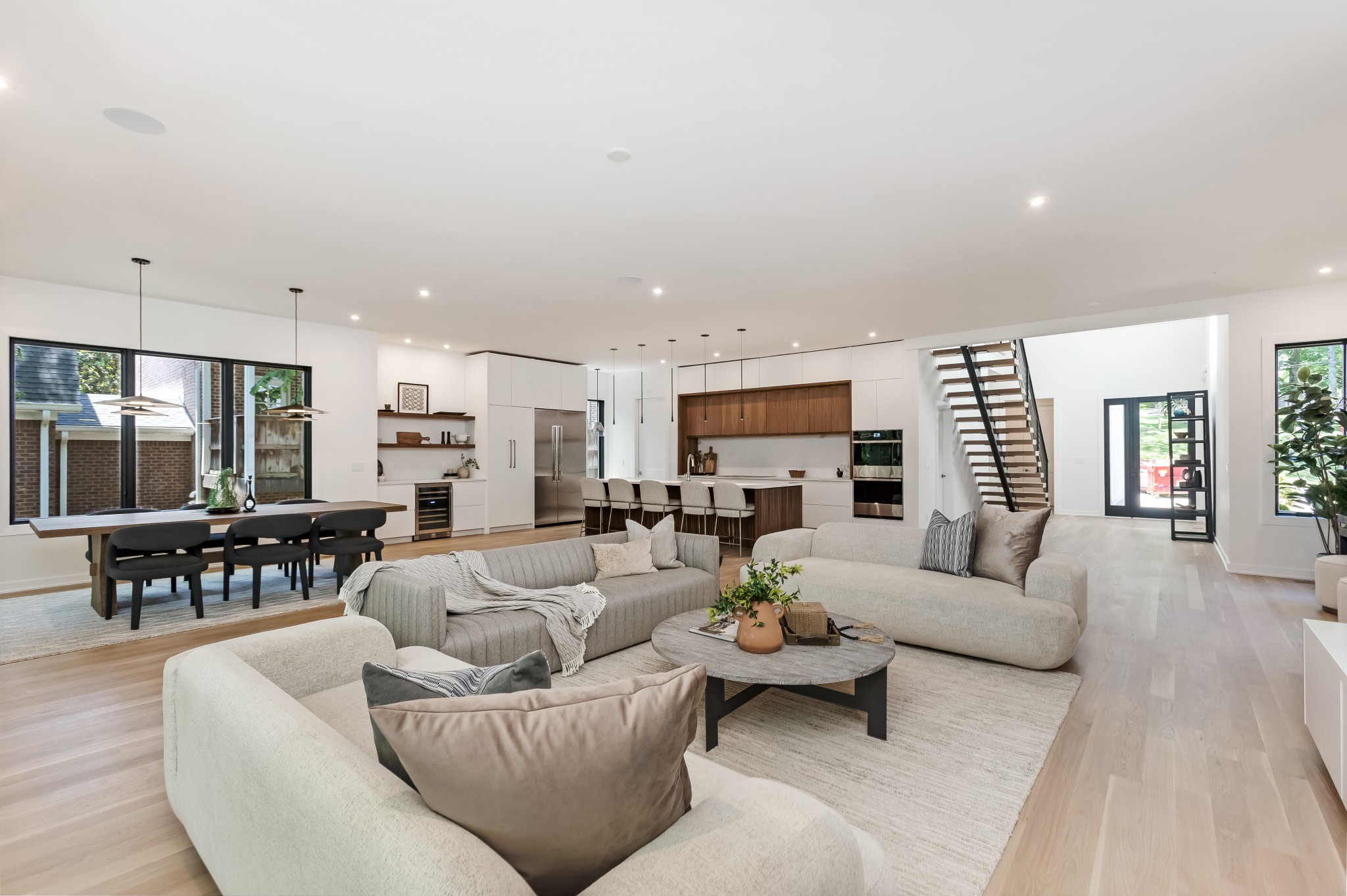 4502B Belmont Park Ter