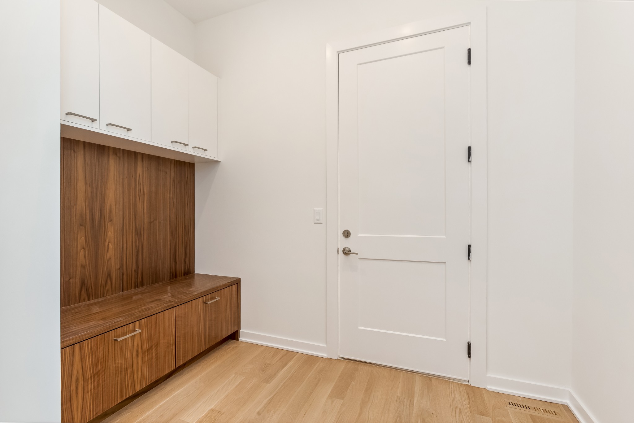 4502B Belmont Park Ter