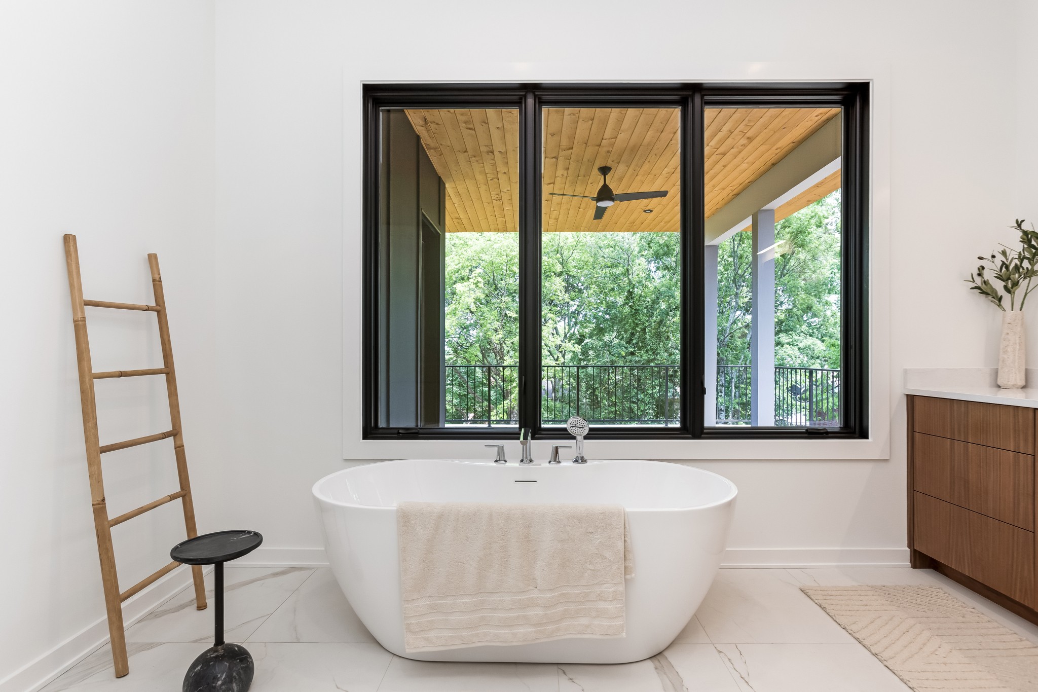 4502B Belmont Park Ter