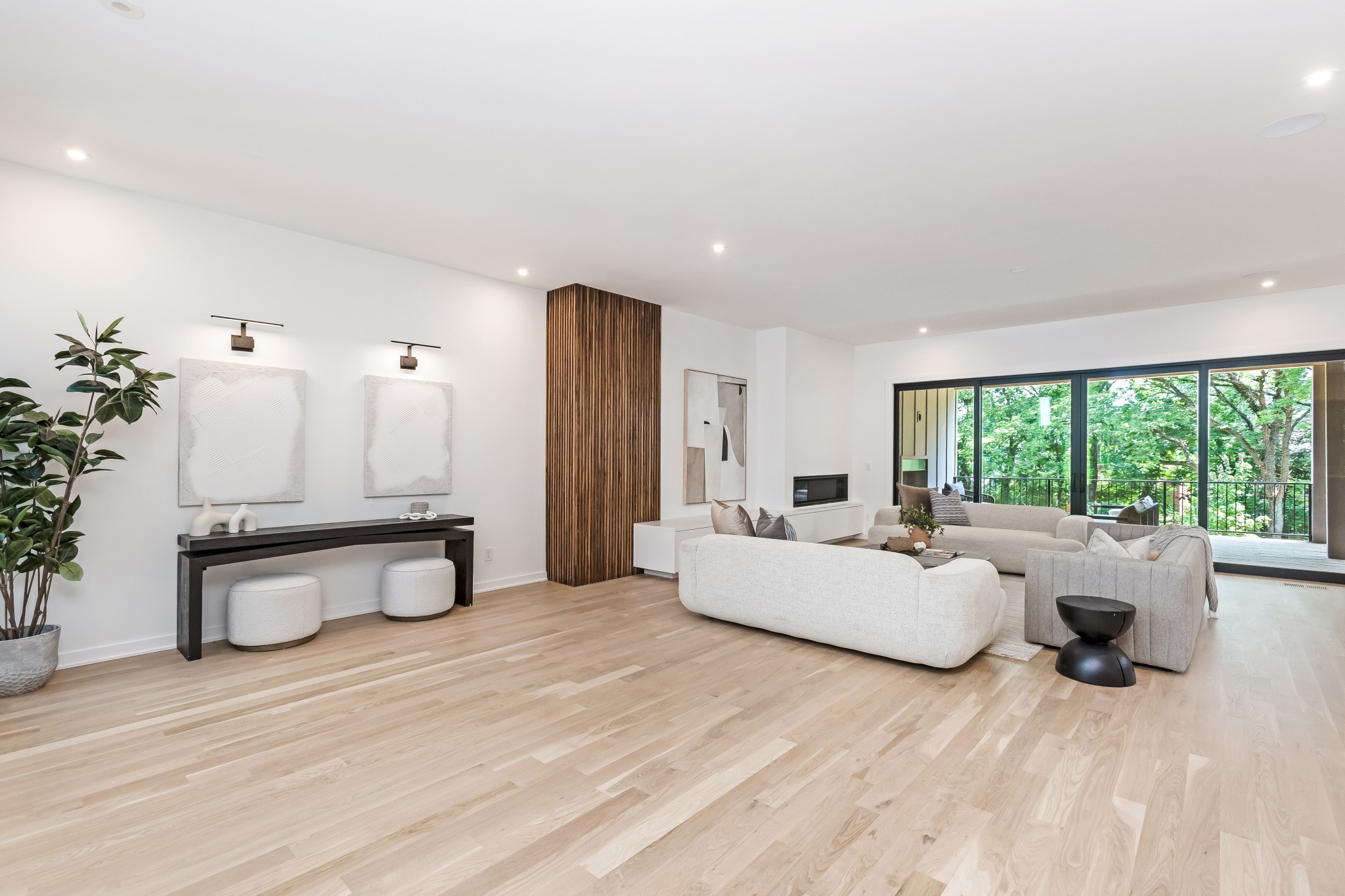 4502B Belmont Park Ter