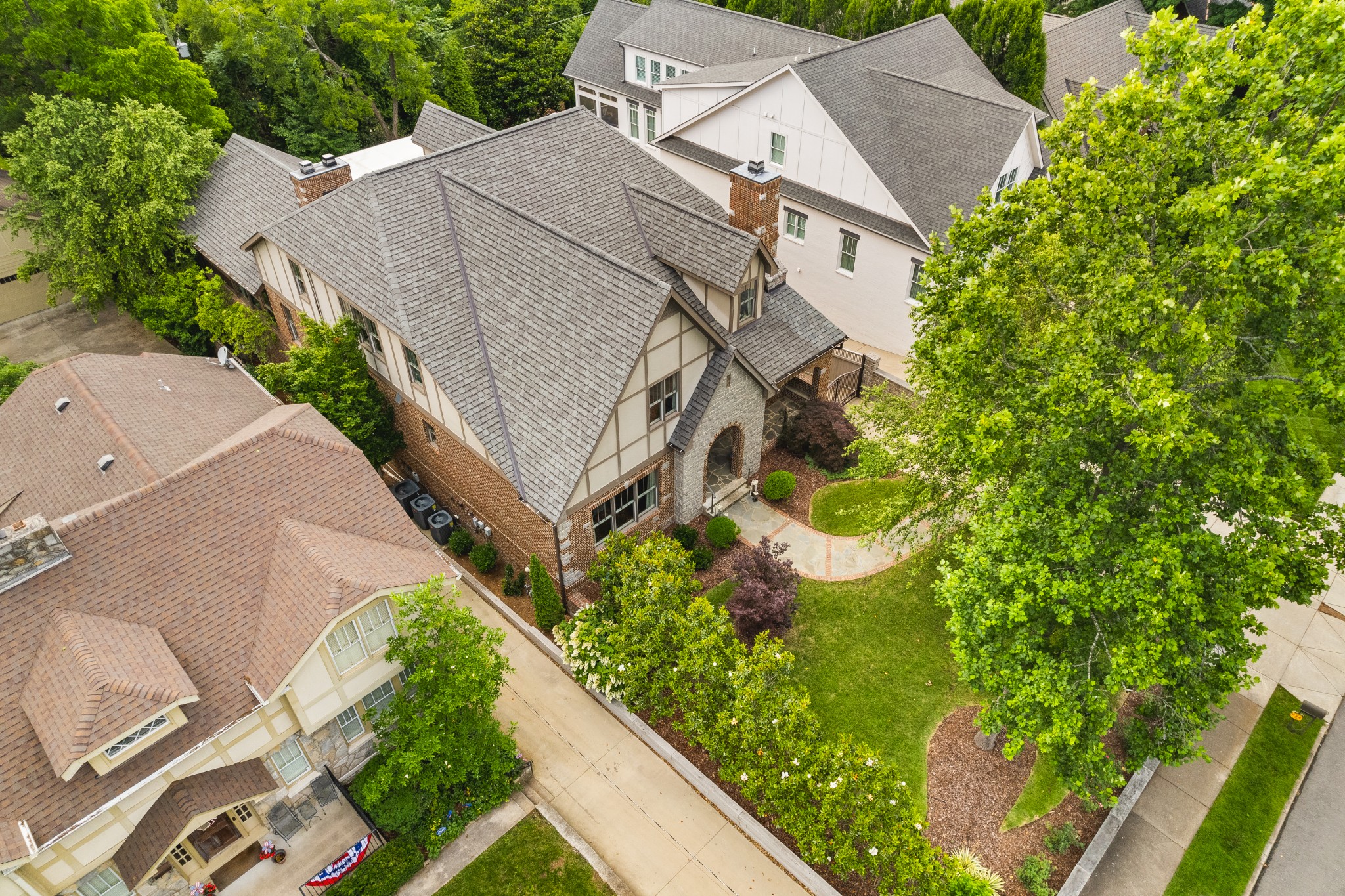 209 Leonard Ave