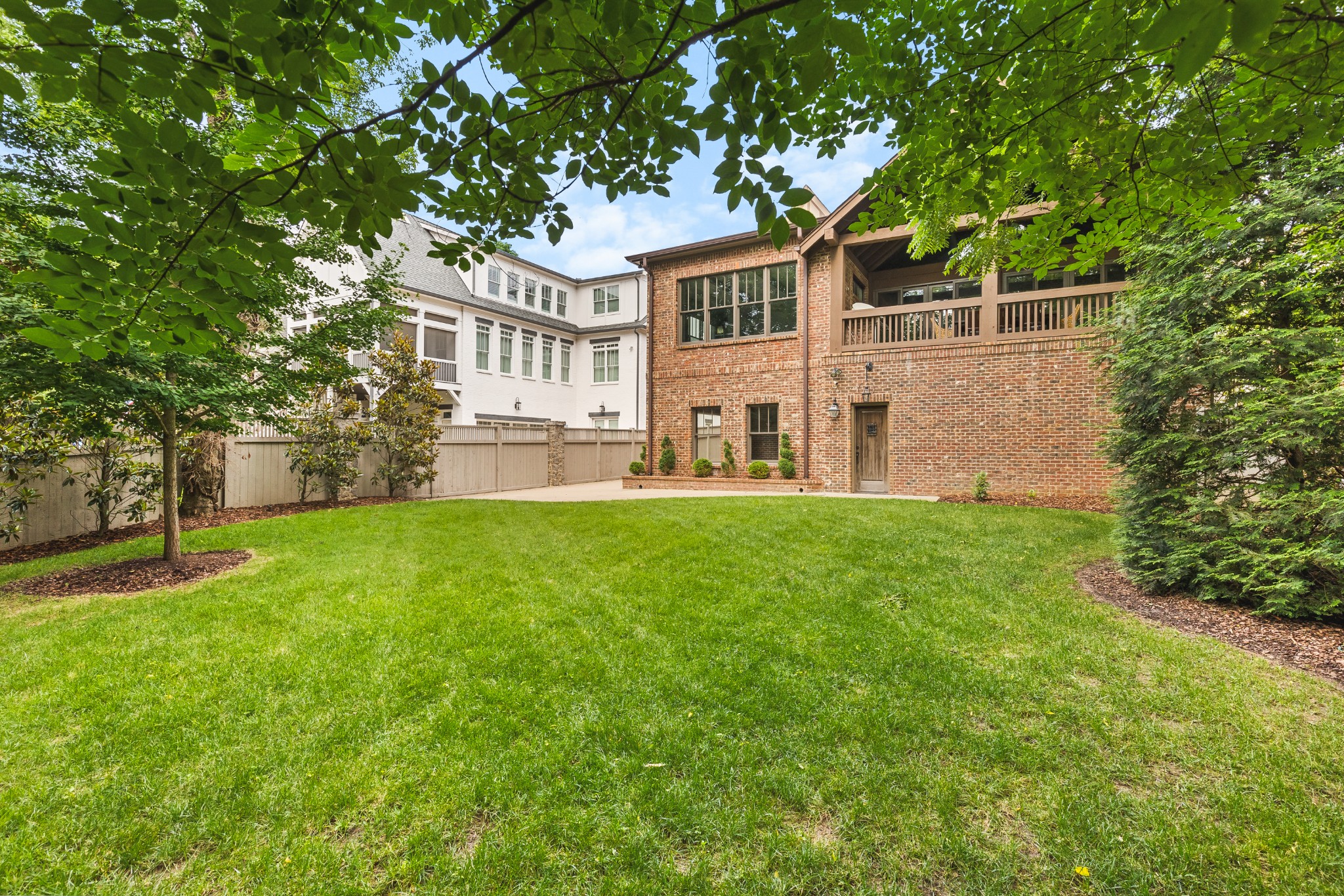 209 Leonard Ave