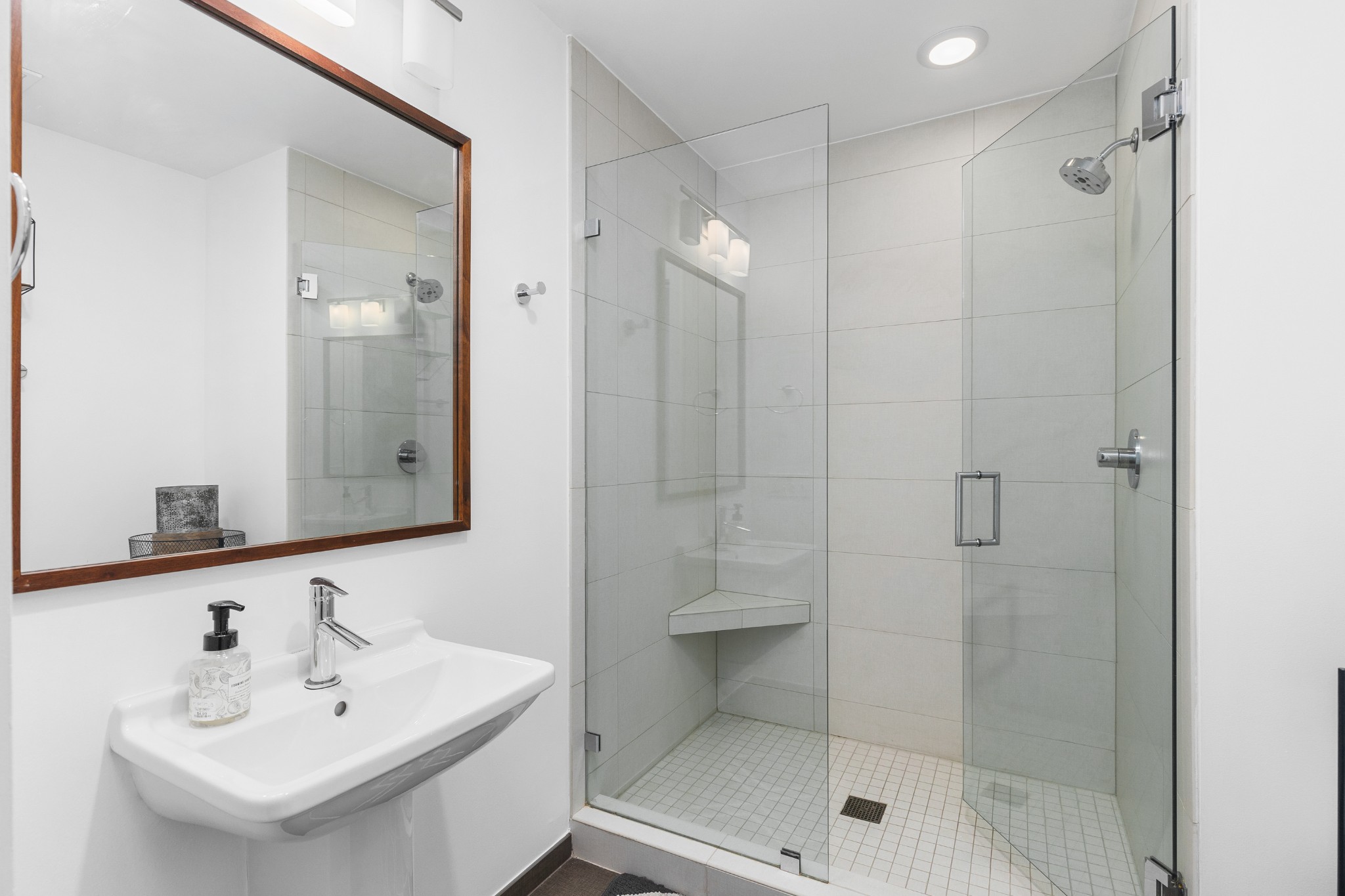1212 Laurel St #2203