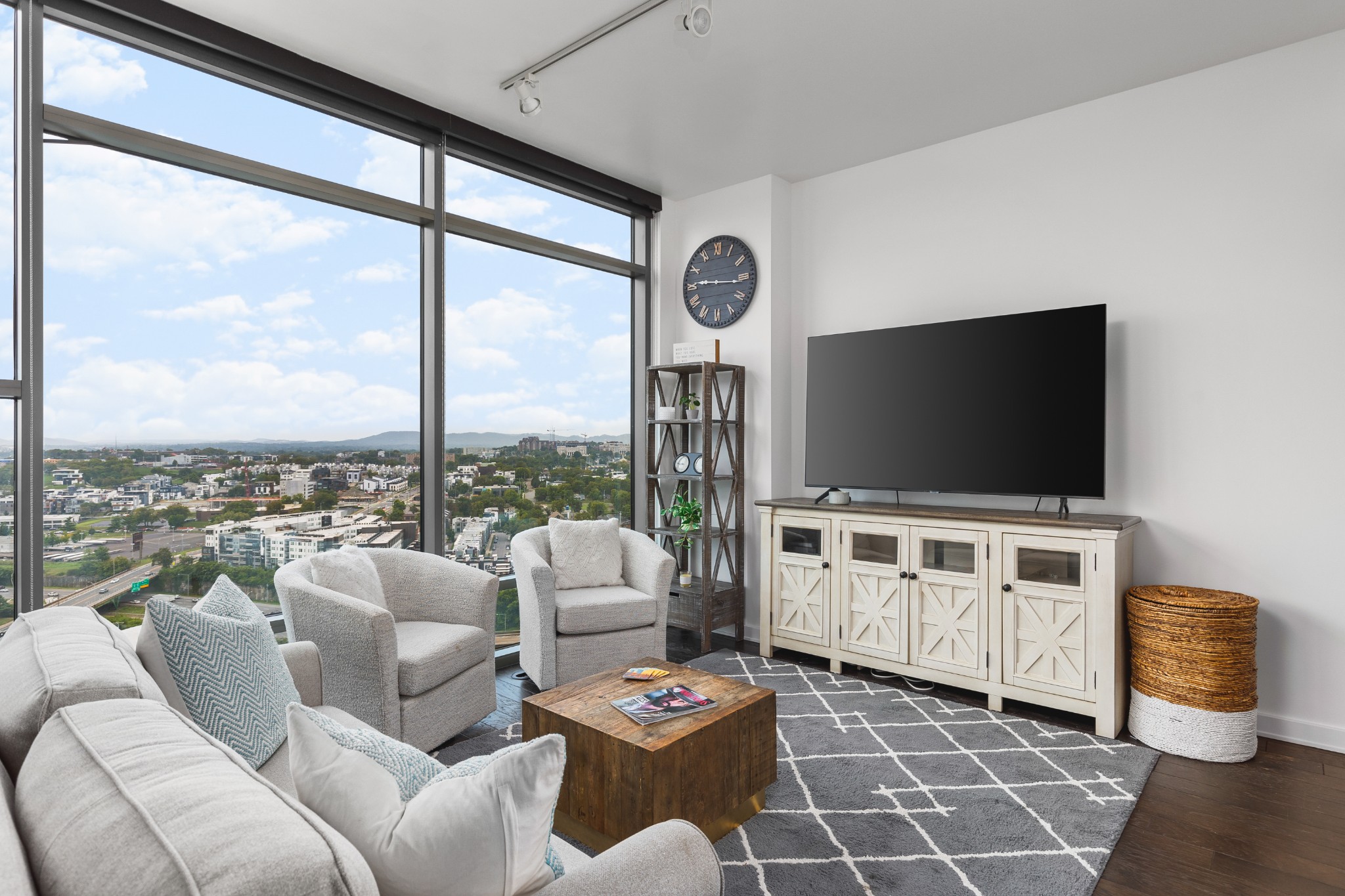 1212 Laurel St #2203