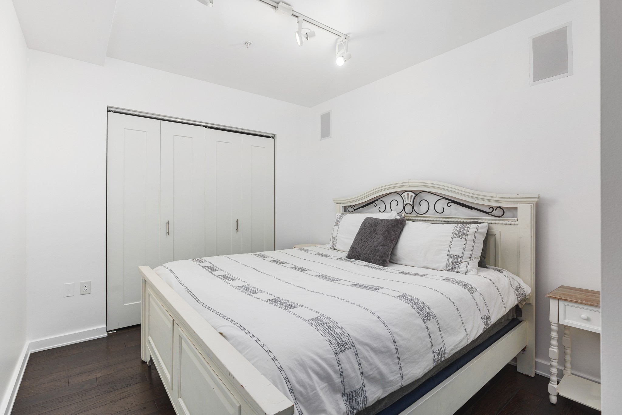 1212 Laurel St #2203