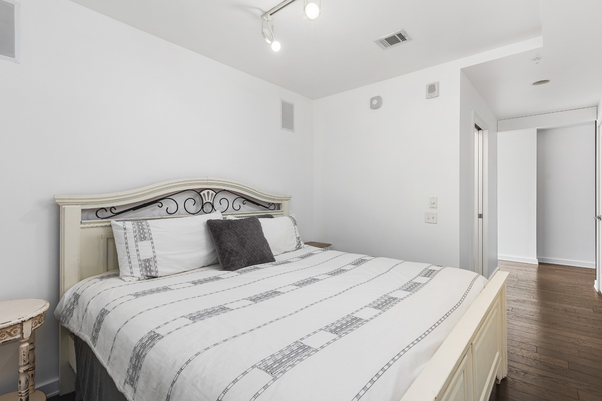 1212 Laurel St #2203