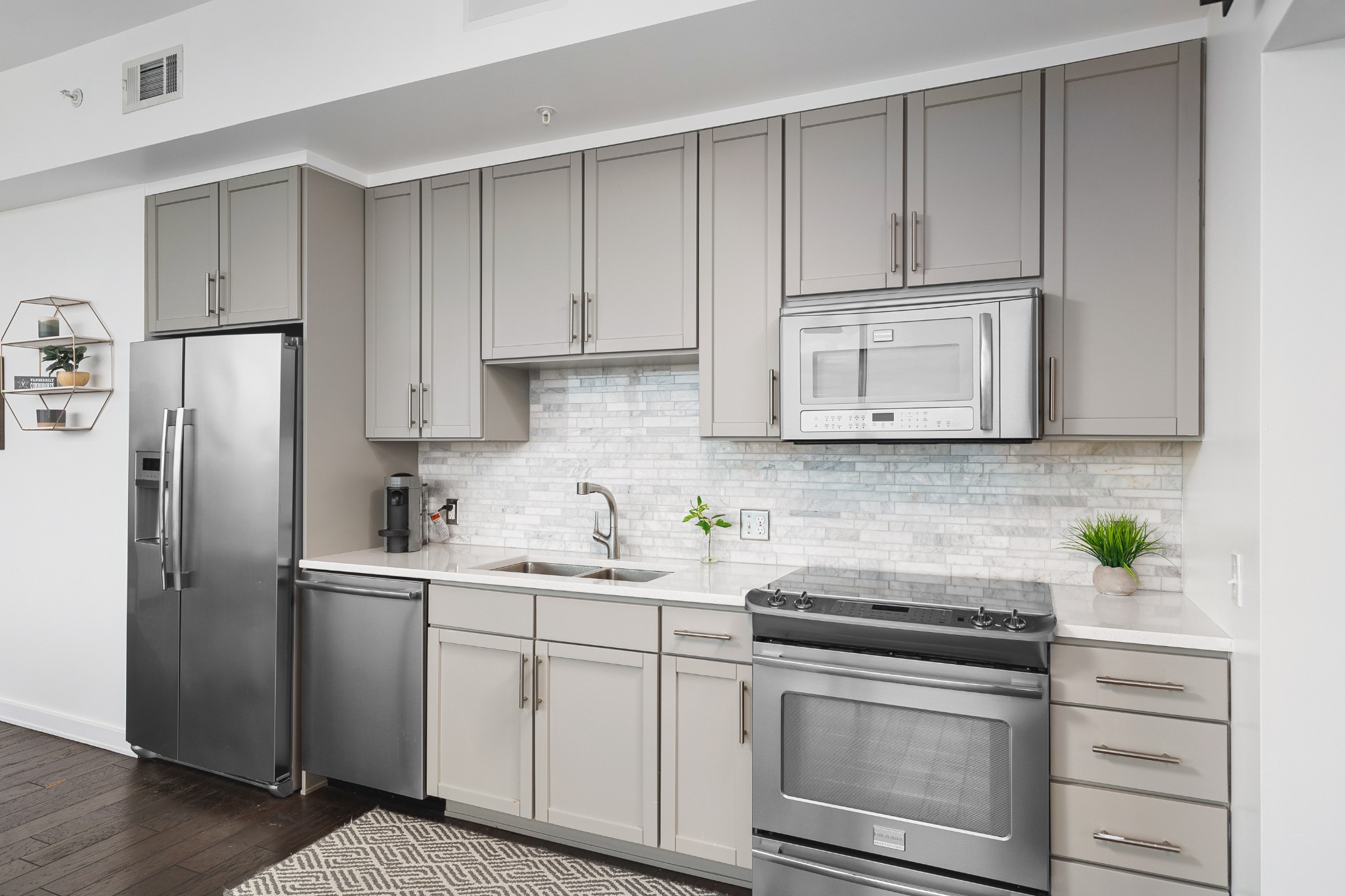 1212 Laurel St #2203