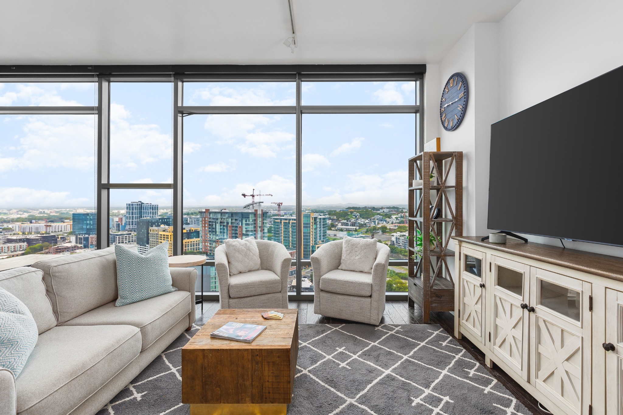 1212 Laurel St #2203