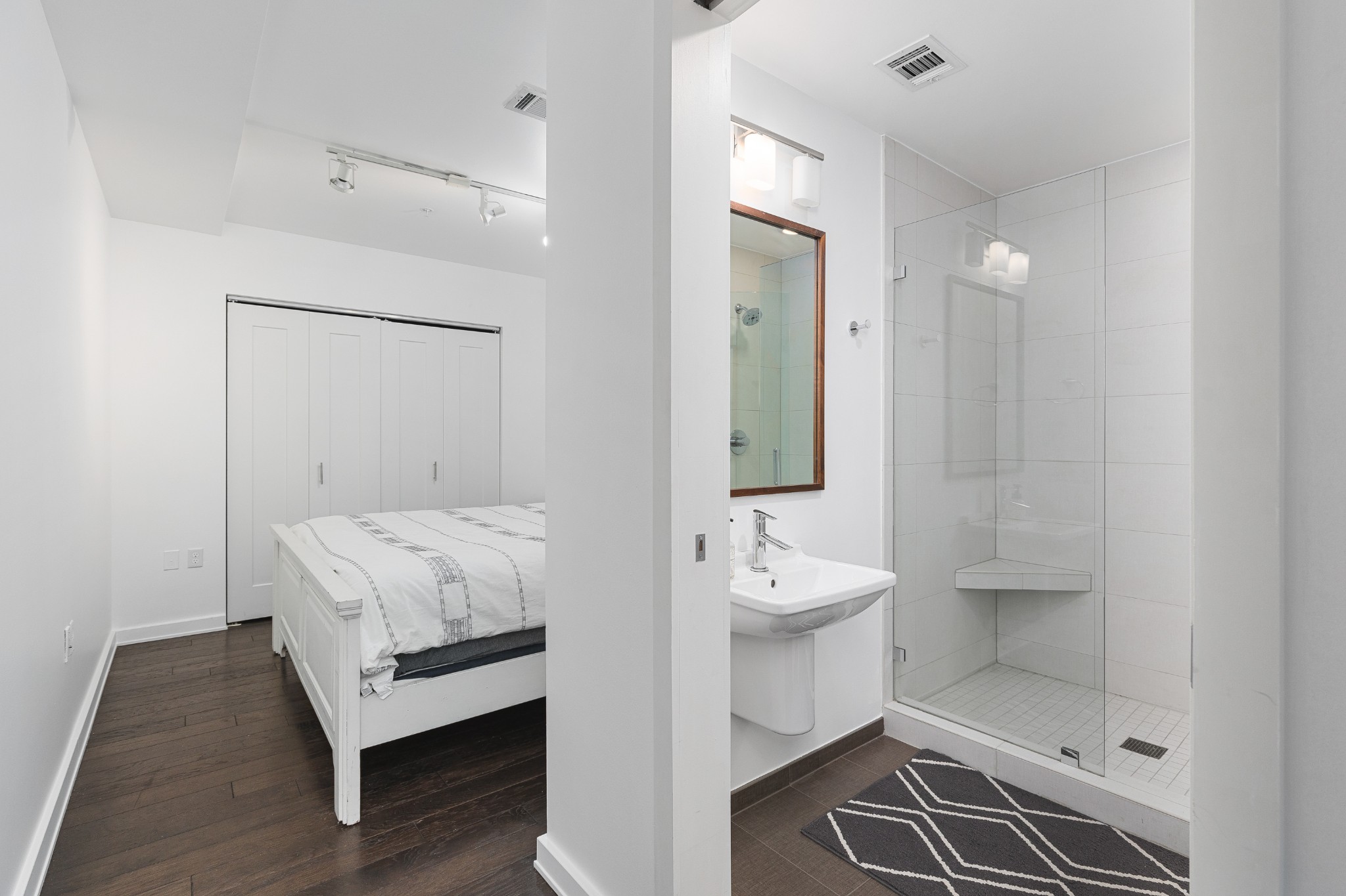 1212 Laurel St #2203