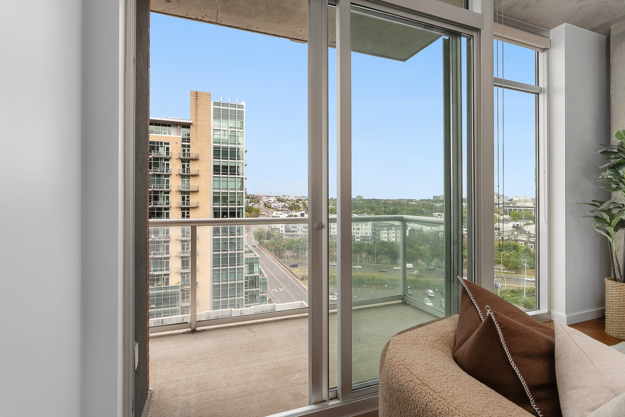 600 12th Ave, S Unit: 1502