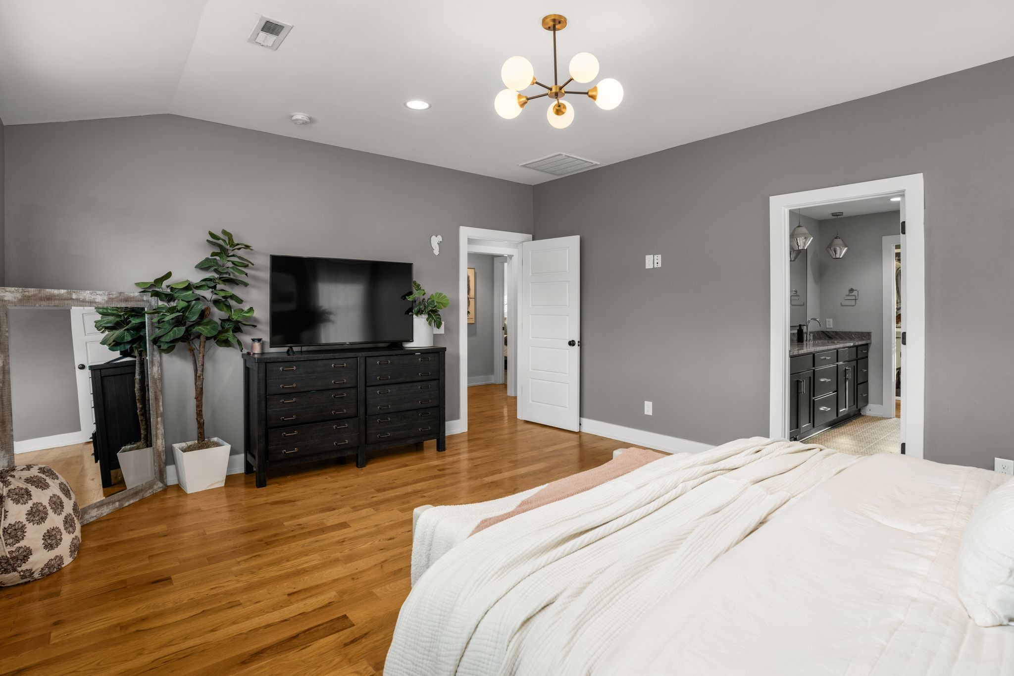 2000 Rosemary Ln