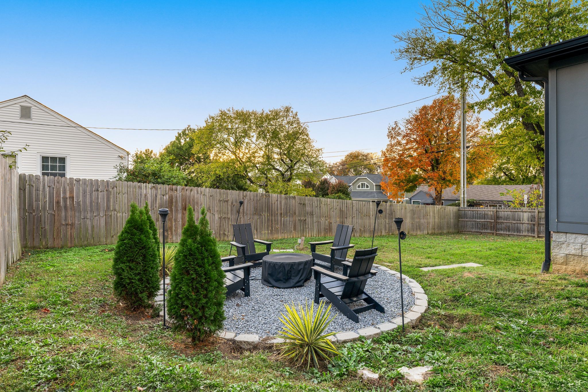 2000 Rosemary Ln