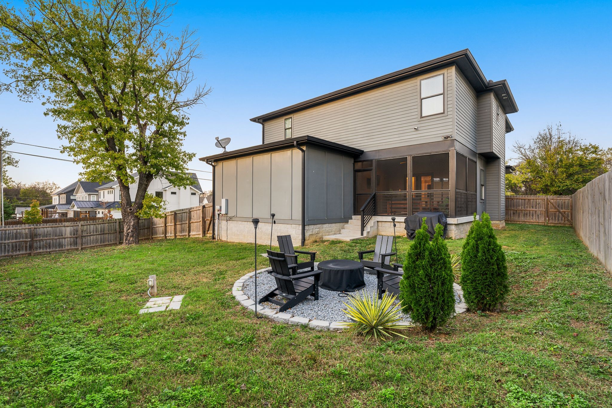 2000 Rosemary Ln