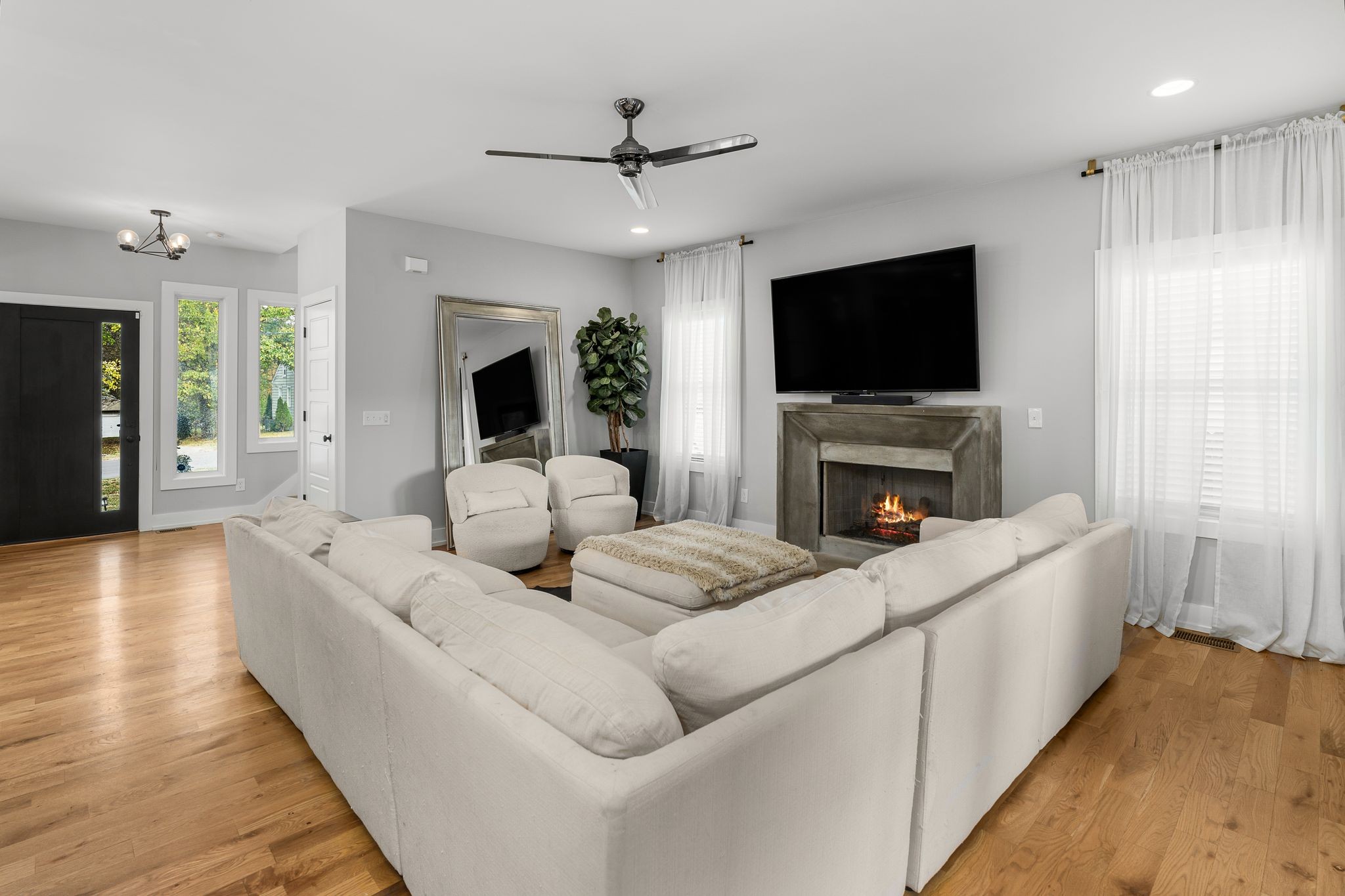 2000 Rosemary Ln