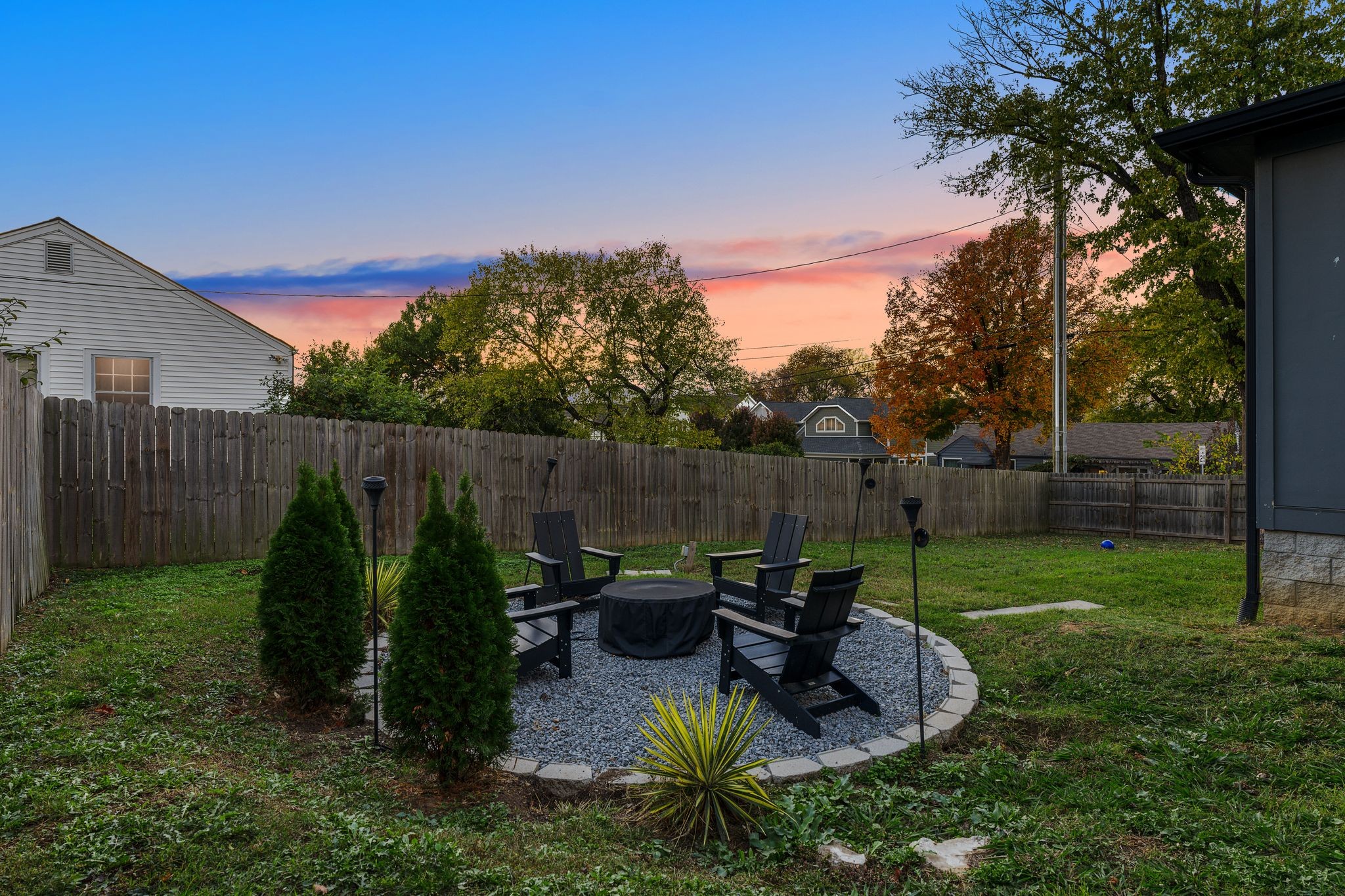 2000 Rosemary Ln