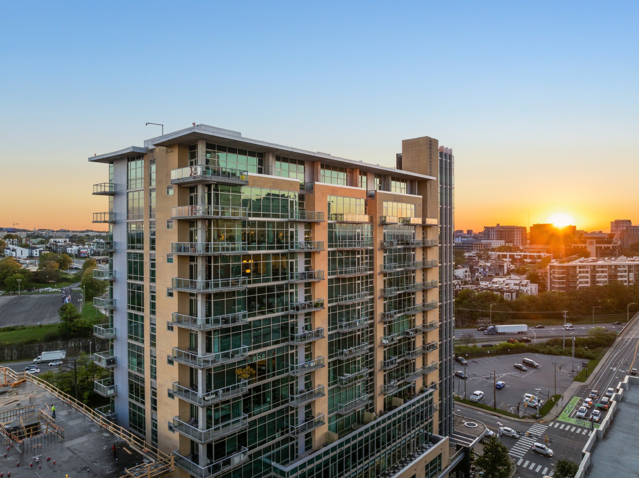 700 12th Ave, S Unit: 1402