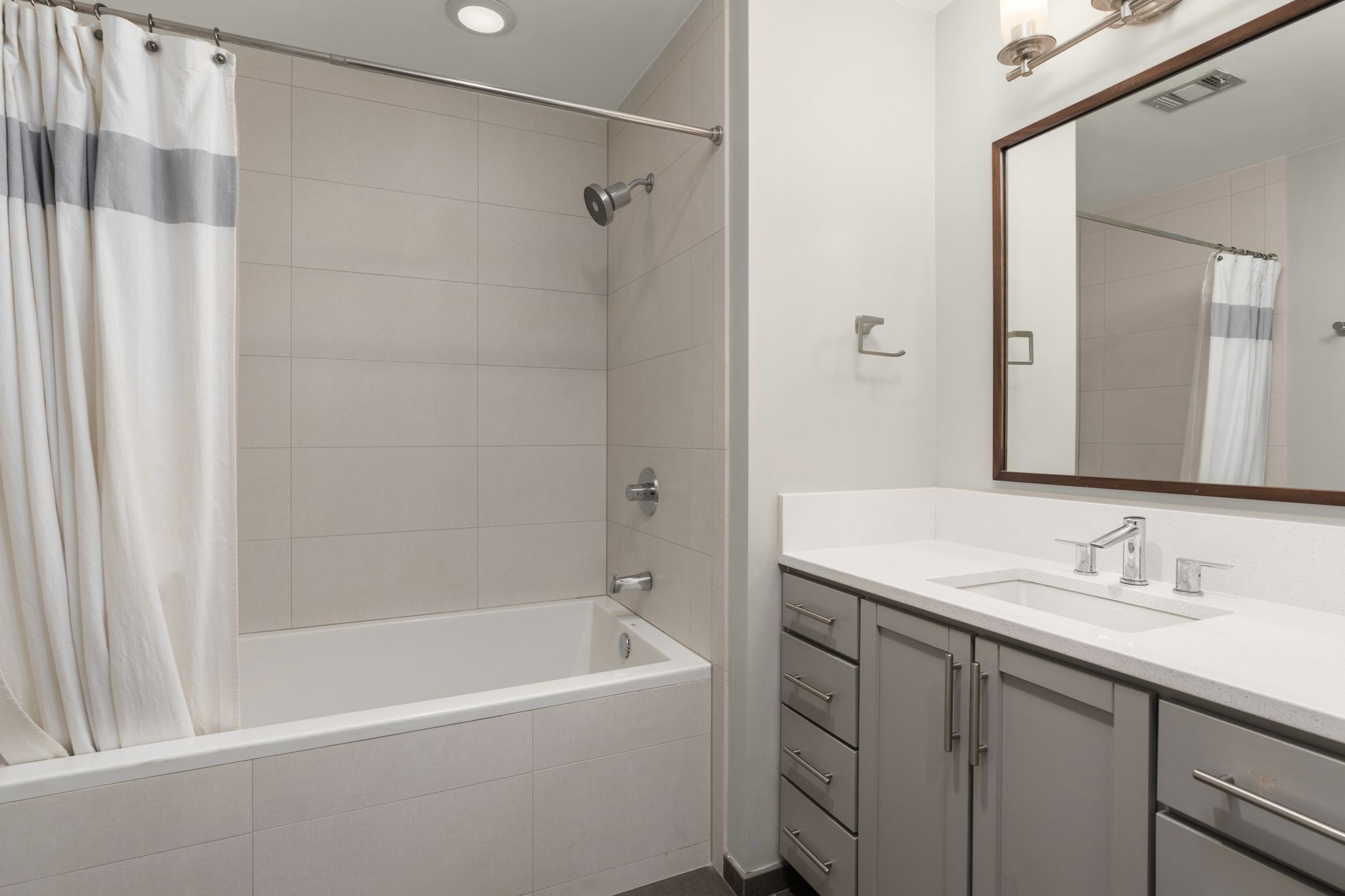 1212 Laurel St Unit: 1911