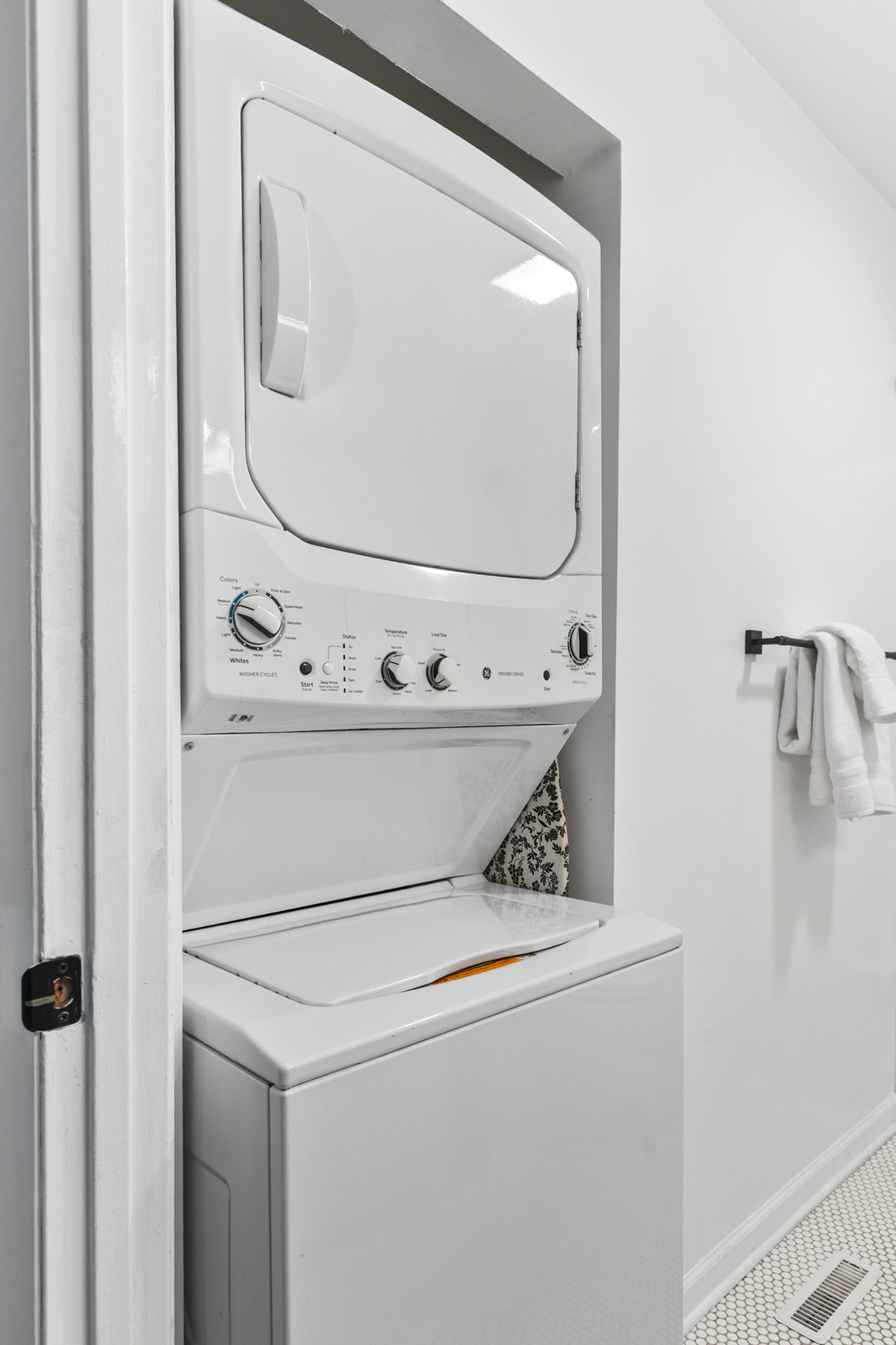 617 Moore Ave Unit: A