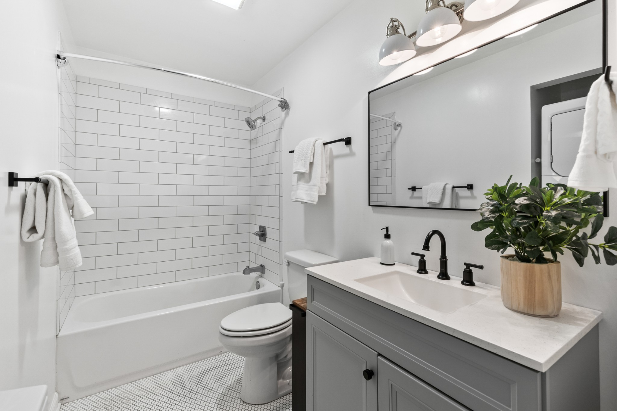 617 Moore Ave Unit: A