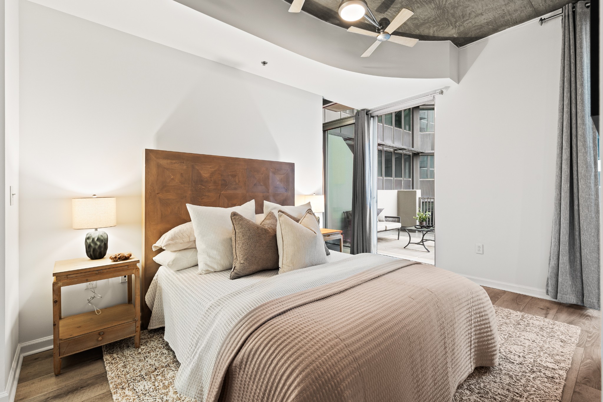 415 Church St Unit: 1009
