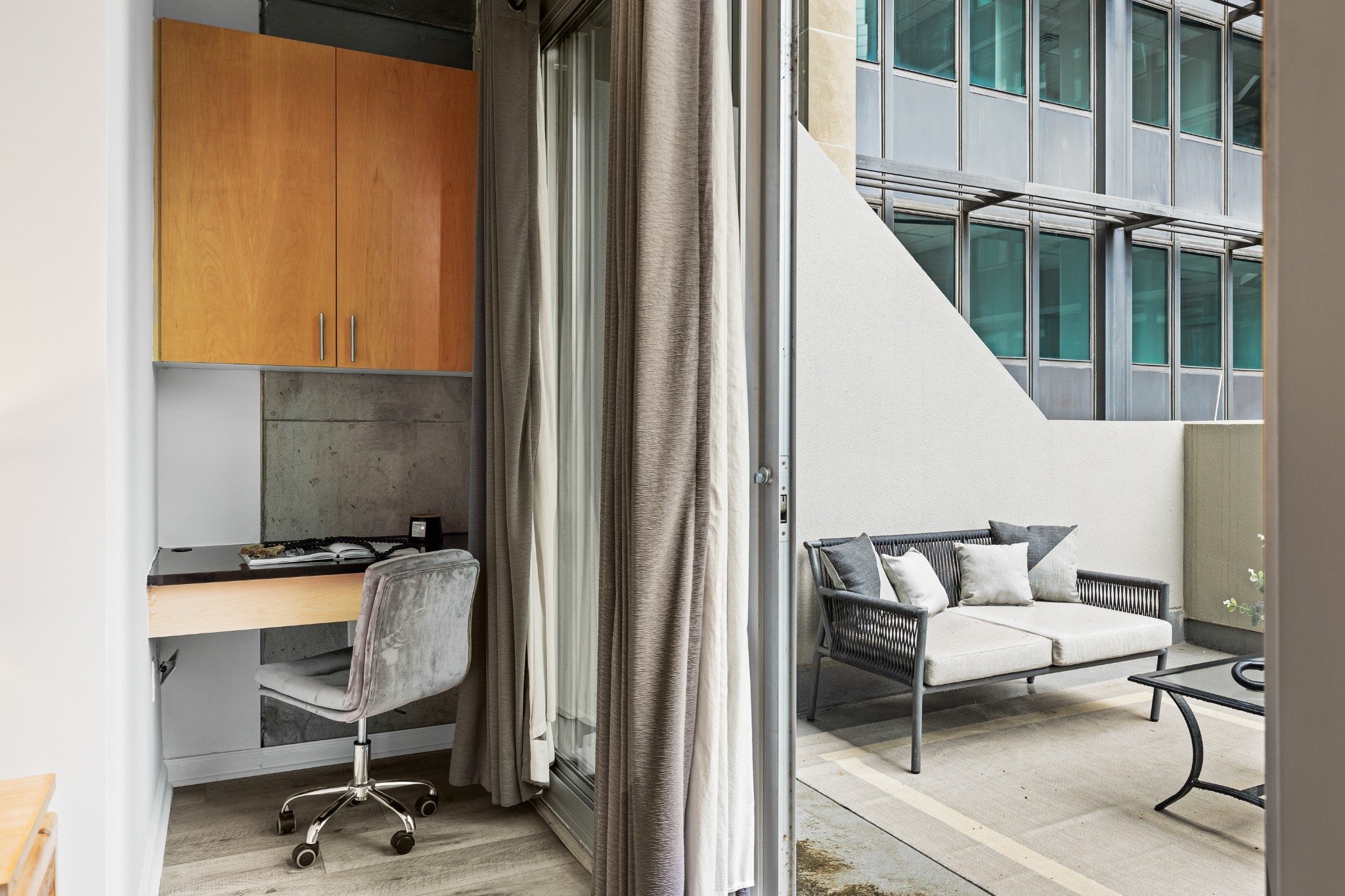 415 Church St Unit: 1009