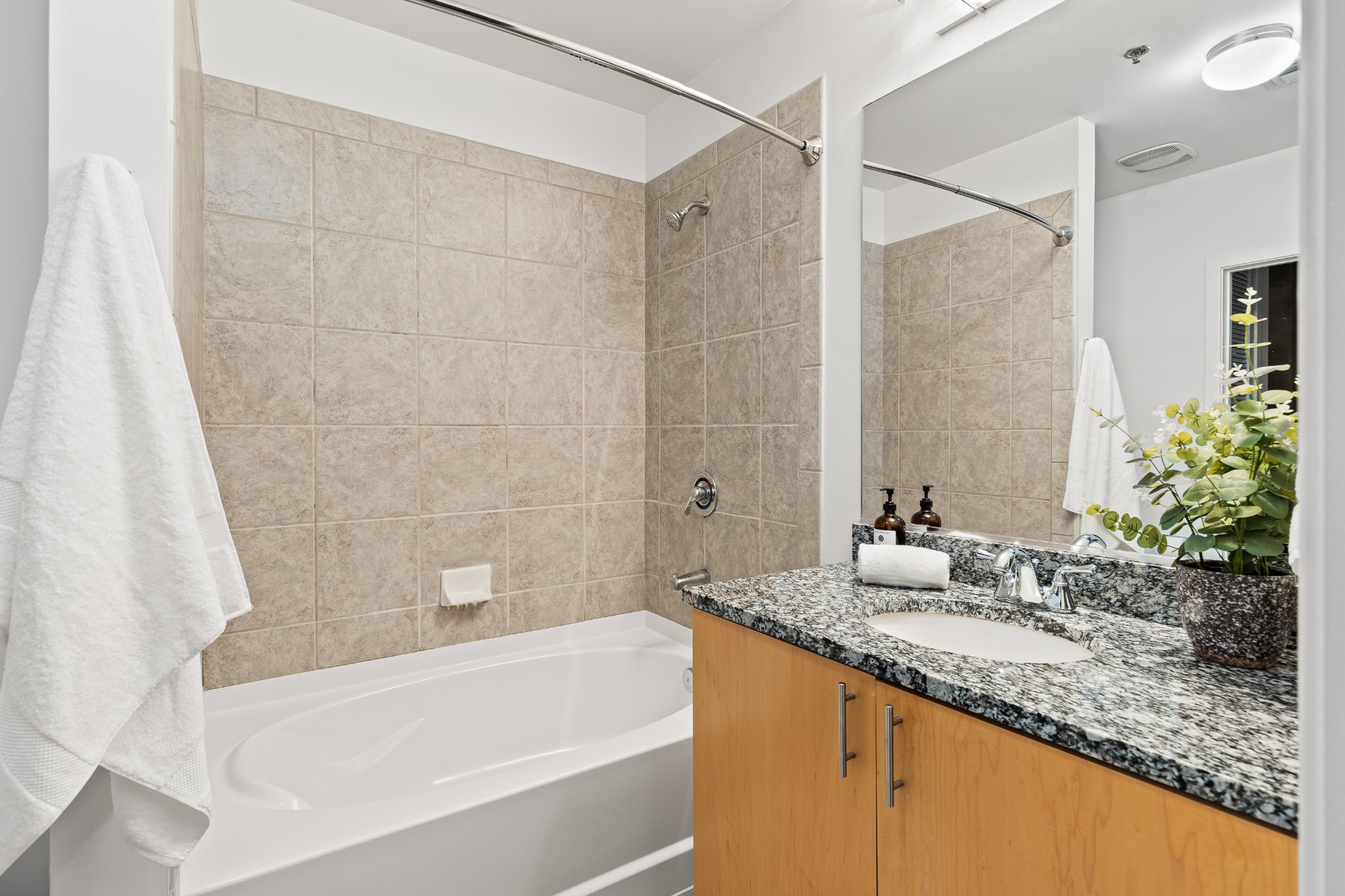 415 Church St Unit: 1009