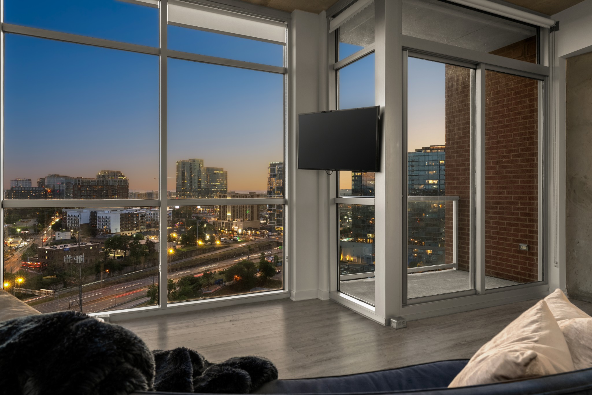 600 12th Ave, S Unit: 2000