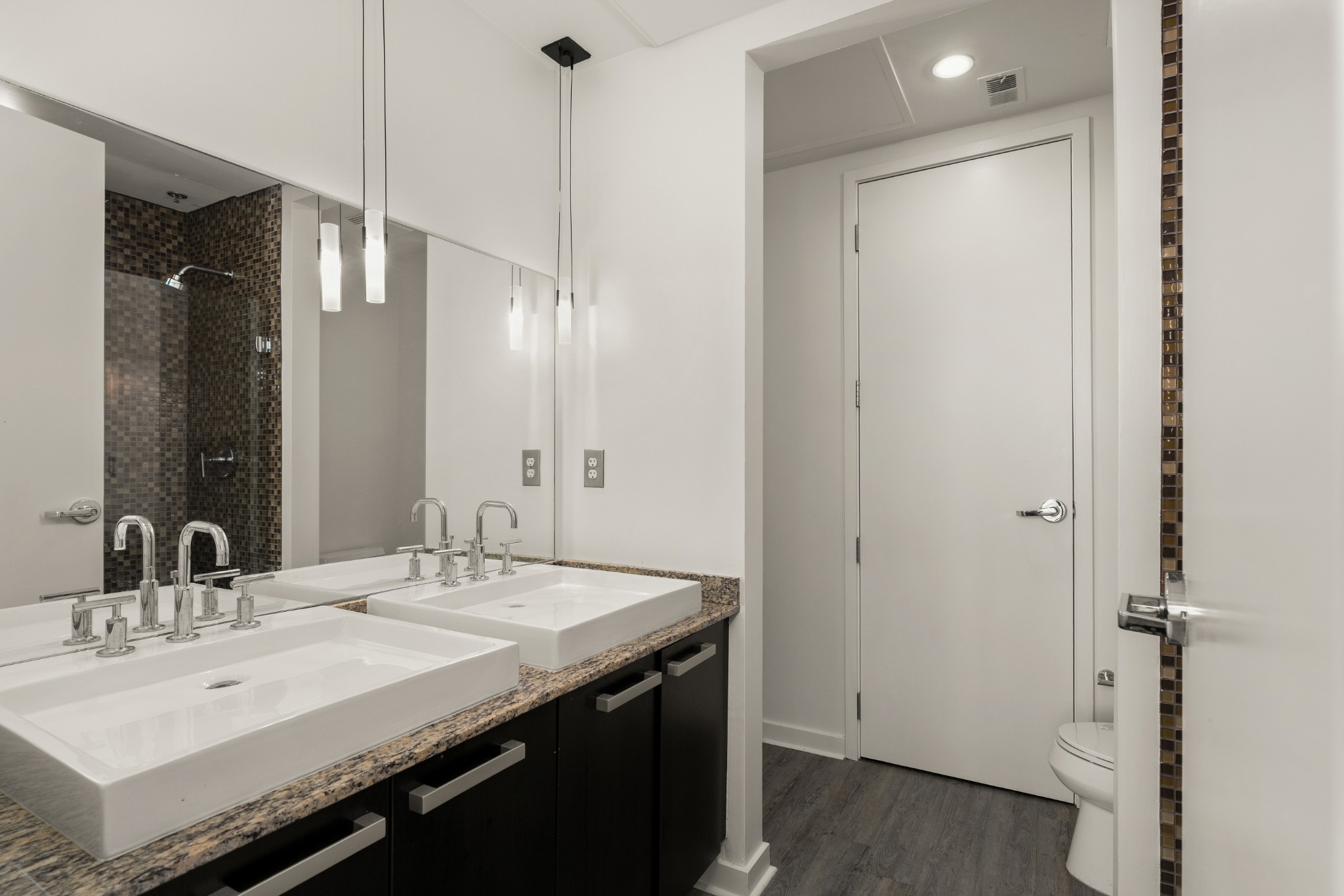 600 12th Ave, S Unit: 2000