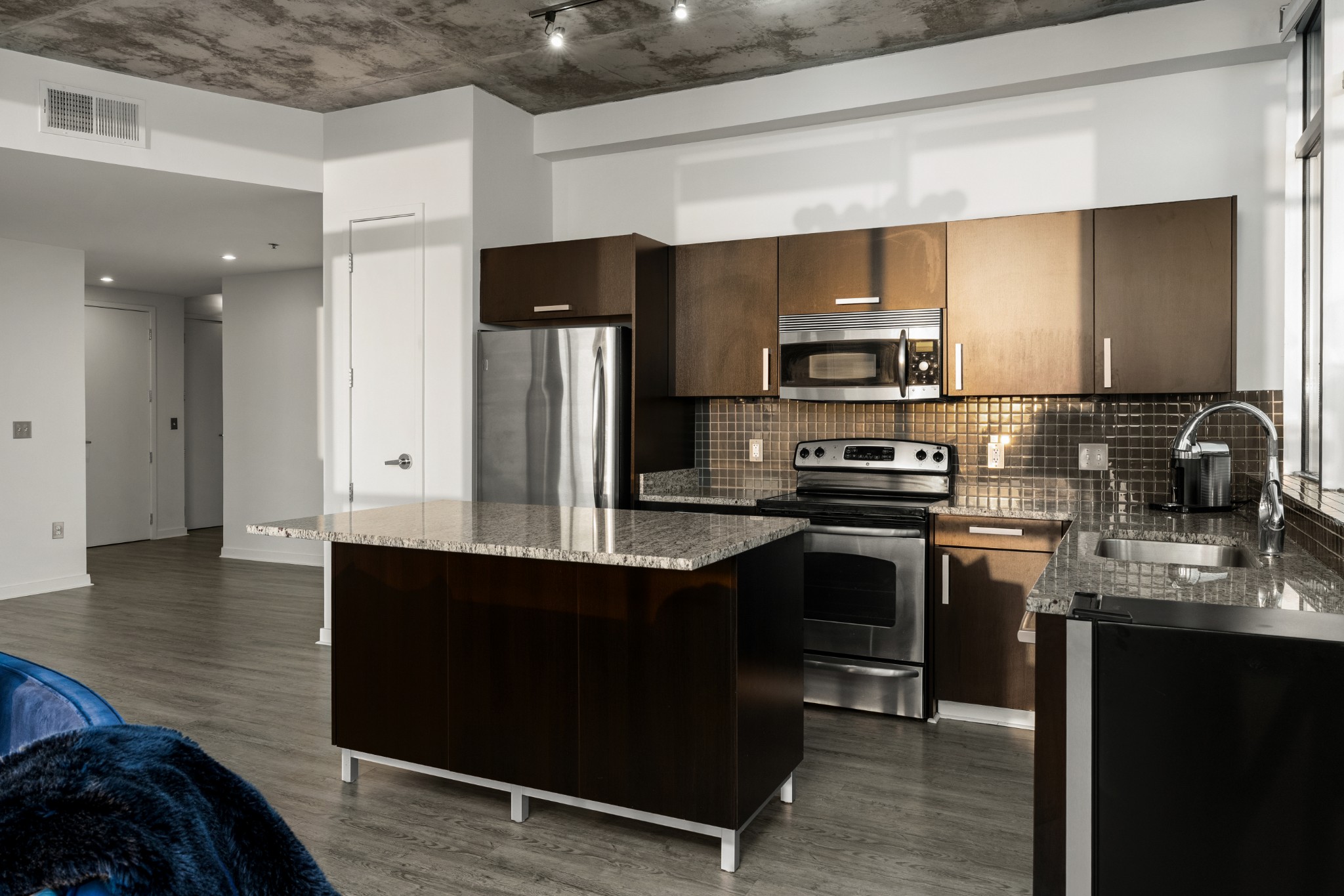 600 12th Ave, S Unit: 2000