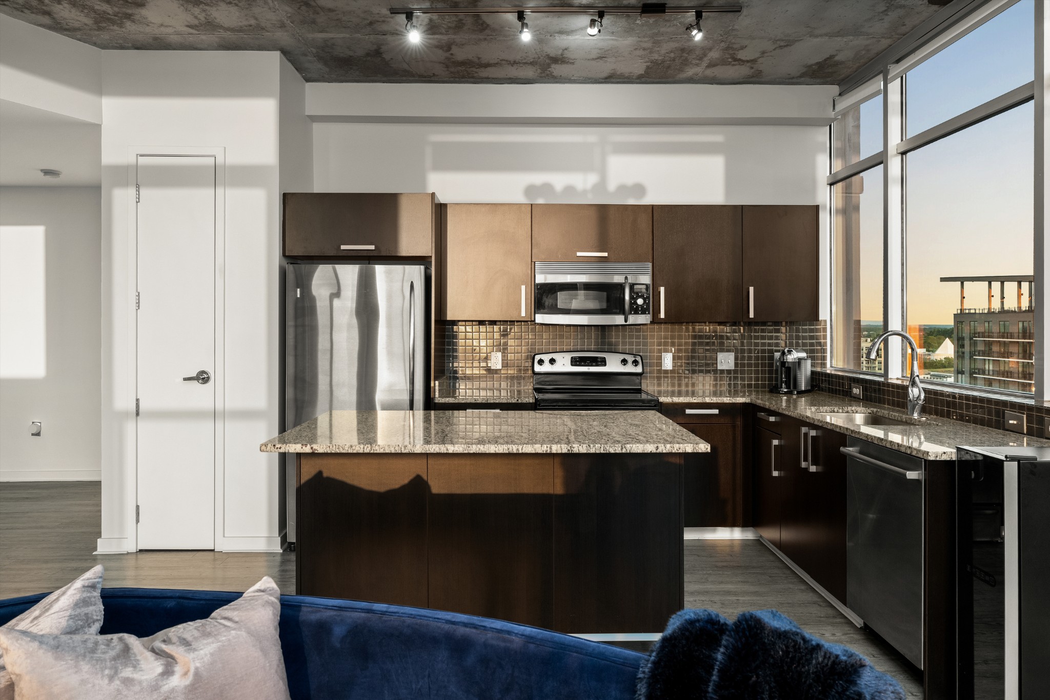 600 12th Ave, S Unit: 2000